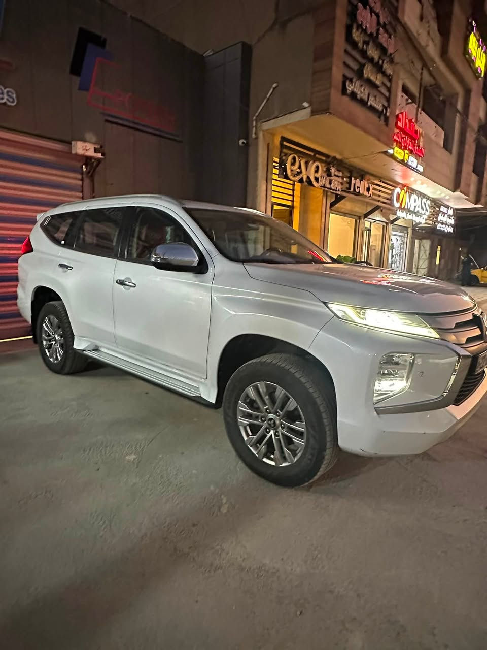 السلام عليكم 
باجيرو سبورت  2020 
خليجي 
فول مواصفات 
ماشيه 25 الف 
رقم اربيل باسم شركه 

محرك V6  3000

بصمه 
فتحه 
فور ويل 
شاشه وكامره 
حساسات حلفيه 
داخل جلد احمر
كشن كهرباء 

بعد بيه هواي مواصفات

مكان السياره بغداد المنصور

السعر 21000$

***********
