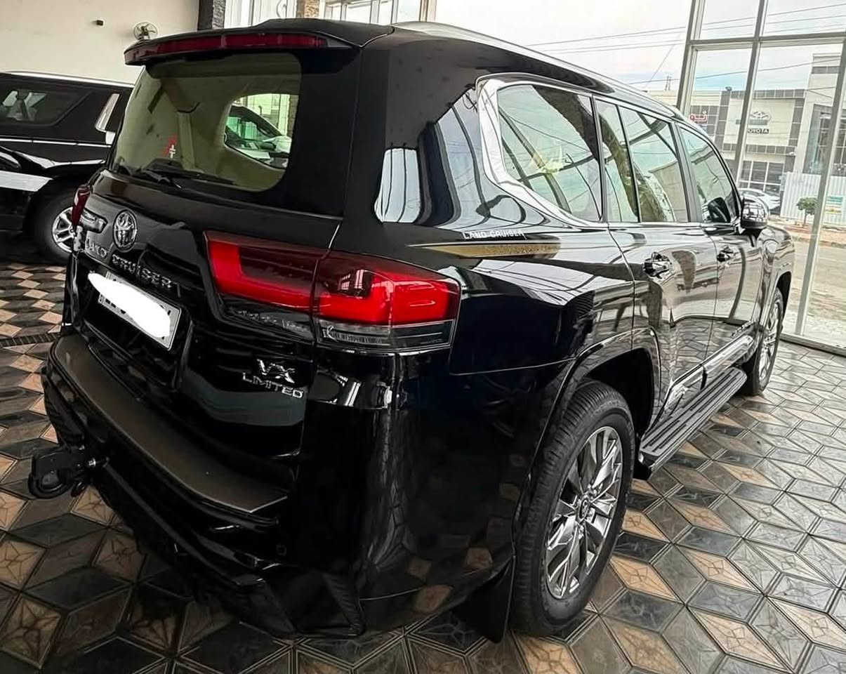 السلام عليكم 

البيع لاندكروز ٢٠٢٥ بريم اصلي 

Vx LIMITED زيرو زيرو
لون اسود تنفس طبيعي 

سعرها 118 مليون مرقم بغداد كامل 

تواصل ع خاص او رقم ***********
