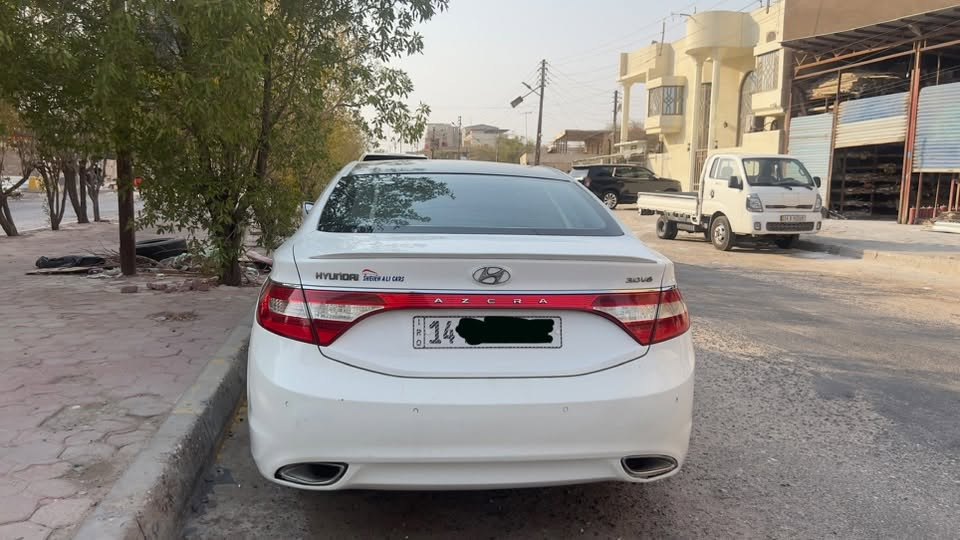 السلام عليكم 
ازيرا للبيع موديل ٢٠١٣ ماشية ١٢١,٠٠٠ كم
السيارة نظيفة جدا كير محرك ناعمات و ماشاء الله معتني بيها صيانة و دهن ، منظومة راديتر جديدة مبدلها و بيها قطعتين صبغ موجودة بالصور و دعامية امامية صبغ 

مكان السيارة بصرة 
مطلوب بيها 120 ورقة و بيها مجال بسيط 
رقم الهاتف ***********
