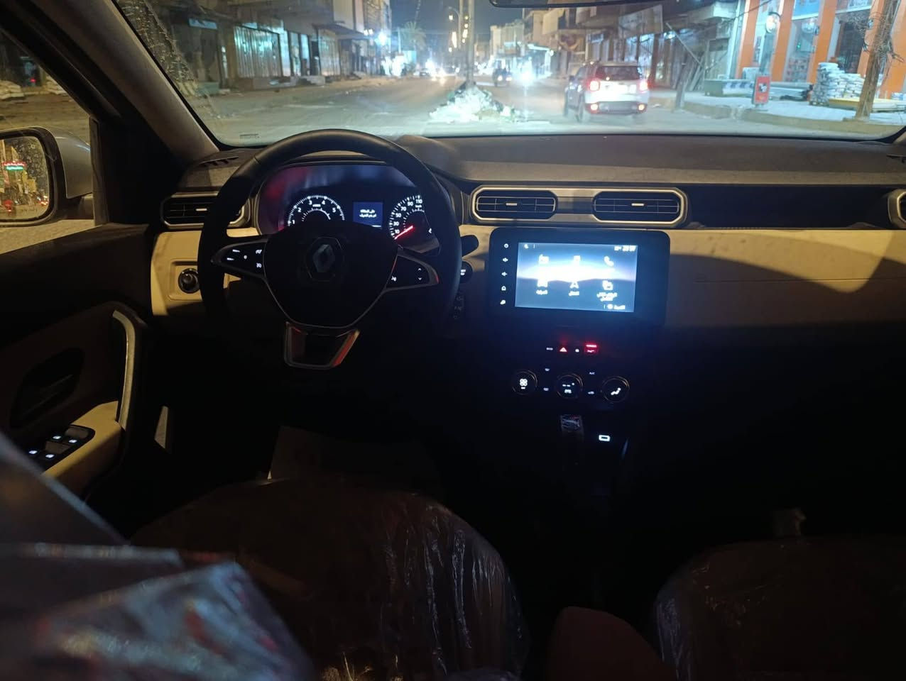سياره رينو داستر 
موديل 2025 
خمسه راكب حجم المحرك 1600
 عدد الاسطوانات 4 
جديده ما ماشيه زيرو  
لون ابيض 
بدون لوحه رقم 
سعرها 130 
عنوانها ديوانيه  
للاستفسار اكثر  الاتصال على الرقم ***********
