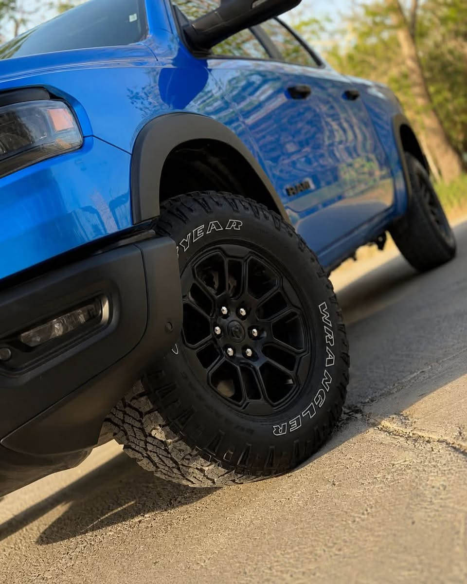 اللهم صلِّ على محمد وآل محمد 🌹
للبيع أو مراوس بـ تاهو أو لاند كروزر

🚘 RAM Rebel 2025
⛰️ فئة الجبلية
⚙️ مكينة 6 سلندر توين تيربو
✨ فول مواصفات، عدا الفتحة
🛠️ عليها تحديثات وترتيبات مميزة
دفيوزر اصلي وكاله 
سبيسر اصلي وكاله 
📲 بيها اشتراك سنوي تحديث مجاني

🔸 الحادث بسيط جدًا، فقط دعامية أمامية
🔸 تقرير أمريكا كلين
🔸 لون مميز ورقم مميز
🔸 السيارة داخلة إلى العراق بكتاب شهداء، وباقي عليها سنة و3 أشهر وتنفك، وبعدها أحوّل السيارة باسم المشتري حسب الإجراءات الأصولية.
كل الضمانات موجوده 
سنويه ب اسمي 
للاستفساو  عن السيارة أكثر:
📱 *********** — واتساب فقط
📞 *********** — اتصال فقط

حياكم الله، والله يرزق الجميع 🙏
