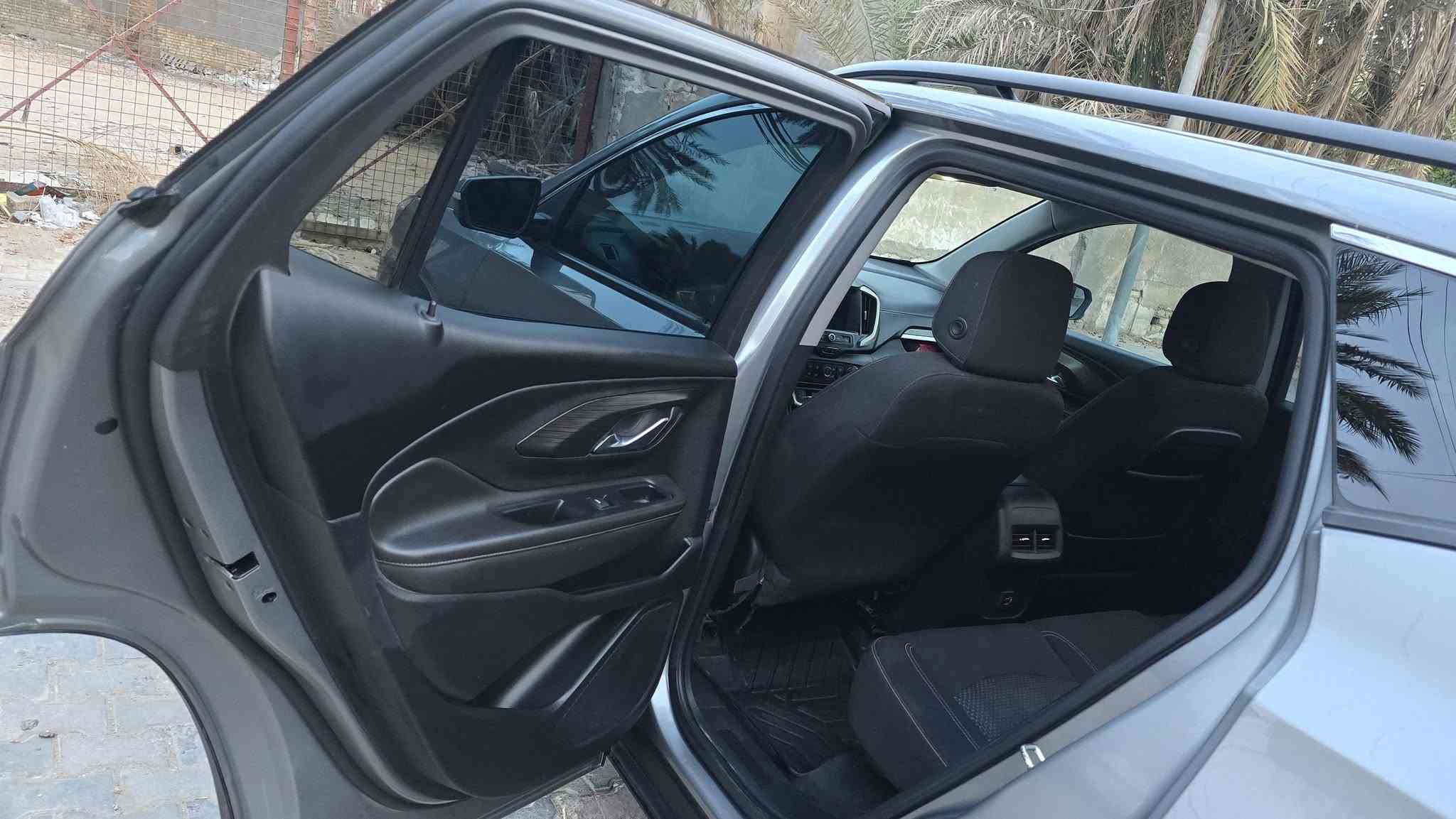 السلام عليكم للبيع GMC. تيران موديل 23 وارد امريكي حادثهة باب وجاملغ السايق فقط بدون دواخل ونفسهن راجعات ومصبوغات ايرباك برده مكينه 4 سلندر تيربو المواصفات اربع ابواب بصمه دخول كشنات تدفئه انظمه قياده متعدده تحديد مسار رادارات اماميه وخلفيه وجانبيه شاشه جبيره كامره دواره جنطه كهرباء تشغيل عن بعد كشنات كهرباء سايد بريك بصمه بجم كبس السياره حيل جديده ورقم اربيل بسمي تحويل مباشر كير مكينه دواخل تبريد تايرات كلهن مكفولات  للاستفسار *********** مكان السياره كربلاء السعر 163 وبيهة مجال حك الجيه،
