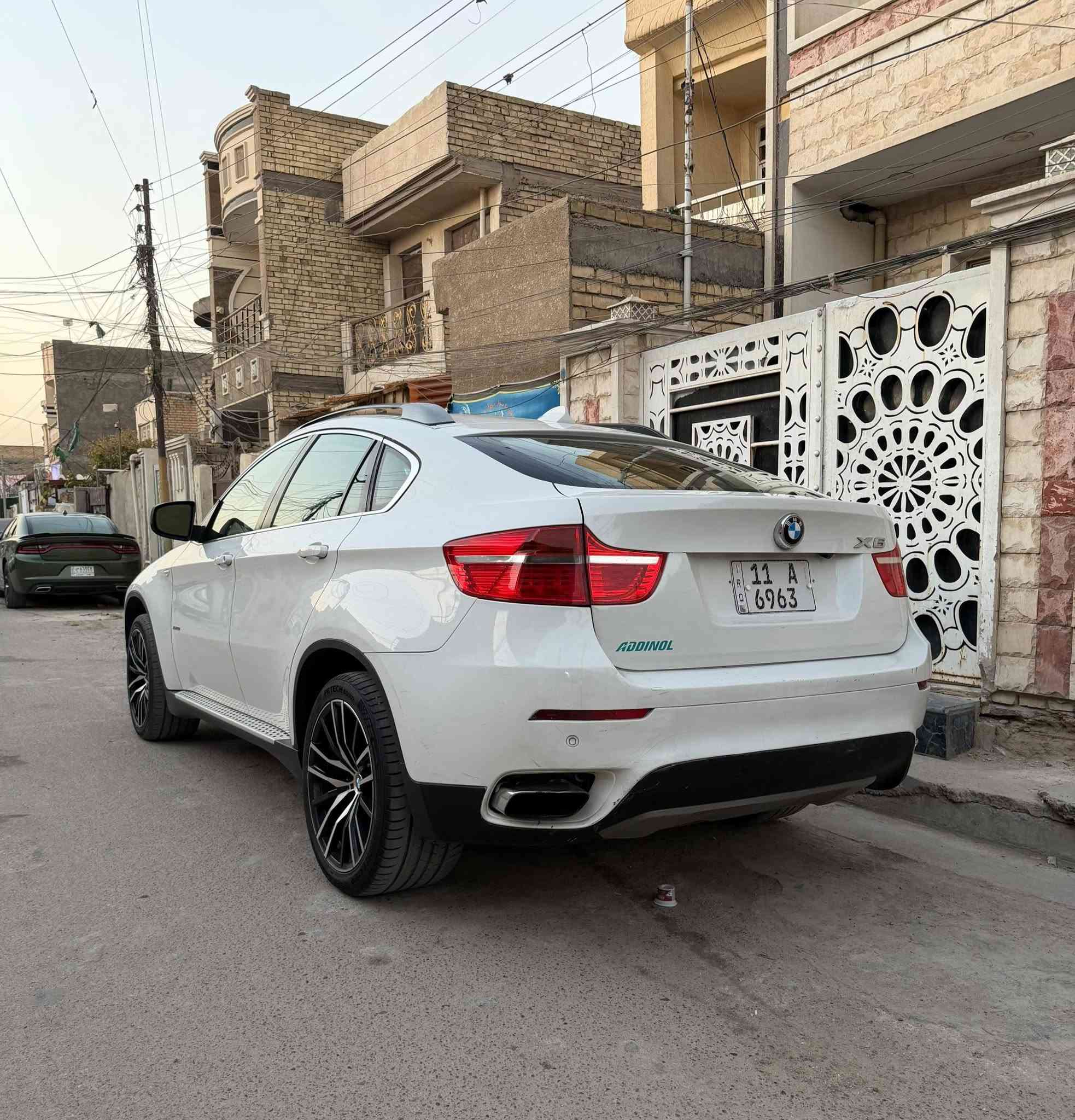 للبيع فقط بدون مراوس ولاقسط 
السعر 92 ورقه للاتصال *********** و
بي ام X6 موديل 2010 خليجي رقم بغداد 
محرك 8 سلندر حجم 5000تون تيربو محرك وكير نظاف 
التبريد وتدفئه شغالات 
فول مواصفات
وارد خليجي مكفوله من الضربه والصبغ 
تخم تاير نظيف صدر وسط 
باور الاستيرن عندي بي صوت وشويا بي ثكل
المكان بغداد الزعفرانية
