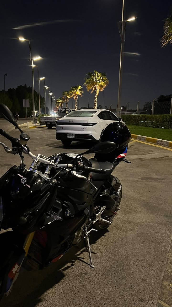 السلام عليكم شباب للبيع BMW R1000 الدراجه موديل 2019 ماشيه 18 الف دخول جديد الدراجه كارتون ما ناقصها برغي واحد وبعد معروف ال BMW الدراجه أربع مودات قياده وتدفئه بل يدات واي بي إس ومثبت سرعه ومانع انزلاق والدراجه شرط حت البراغي الي بيها مختومات بي ام دبليو عليها كوك شفتر (يعني تنمر بدون كلج وتبيت بدون كلج) عليها هدرز SC والهدرز الكاتم موجود وياها  وعليها ذيل مال M الدراجه ما ناقصها برغي واحد جيب وياك الف فيتر وافحص بيها جاملغ وواقيه زنجيل وبجم كاربون تغطيس والدراجه مغلفه بل كامل BBF يعني انسى شي اسمه شخط اخوان مكاني بغداد الغزالية والدراجه معروضة ب ($73 ) وبيها مجال شي قليل كلش اخوان الدراجه بسعر 17 الشراي تعال خاص او اتصل *********** اتصال واتس اب
*********** واتس اب فقط 
السلام عليكم شباب للبيع BMW R1000 الدراجه موديل 2019 ماشيه 18 الف دخول جديد الدراجه كارتون ما ناقصها برغي واحد وبعد معروف ال BMW الدراجه أربع مودات قياده وتدفئه بل يدات واي بي إس ومثبت سرعه ومانع انزلاق والدراجه شرط حت البراغي الي بيها مختومات بي ام دبليو عليها كوك شفتر (يعني تنمر بدون كلج وتبيت بدون كلج) عليها هدرز SC والهدرز الكاتم موجود وياها  وعليها ذيل مال M الدراجه ما ناقصها برغي واحد جيب وياك الف فيتر وافحص بيها جاملغ وواقيه زنجيل وبجم كاربون تغطيس والدراجه مغلفه بل كامل BBF يعني انسى شي اسمه شخط اخوان مكاني بغداد الغزالية والدراجه معروضة ب ($73 ) وبيها مجال شي قليل كلش اخوان الدراجه بسعر 17 الشراي تعال خاص او اتصل *********** اتصال واتس اب

نص مكتوب في الصور:
- قص