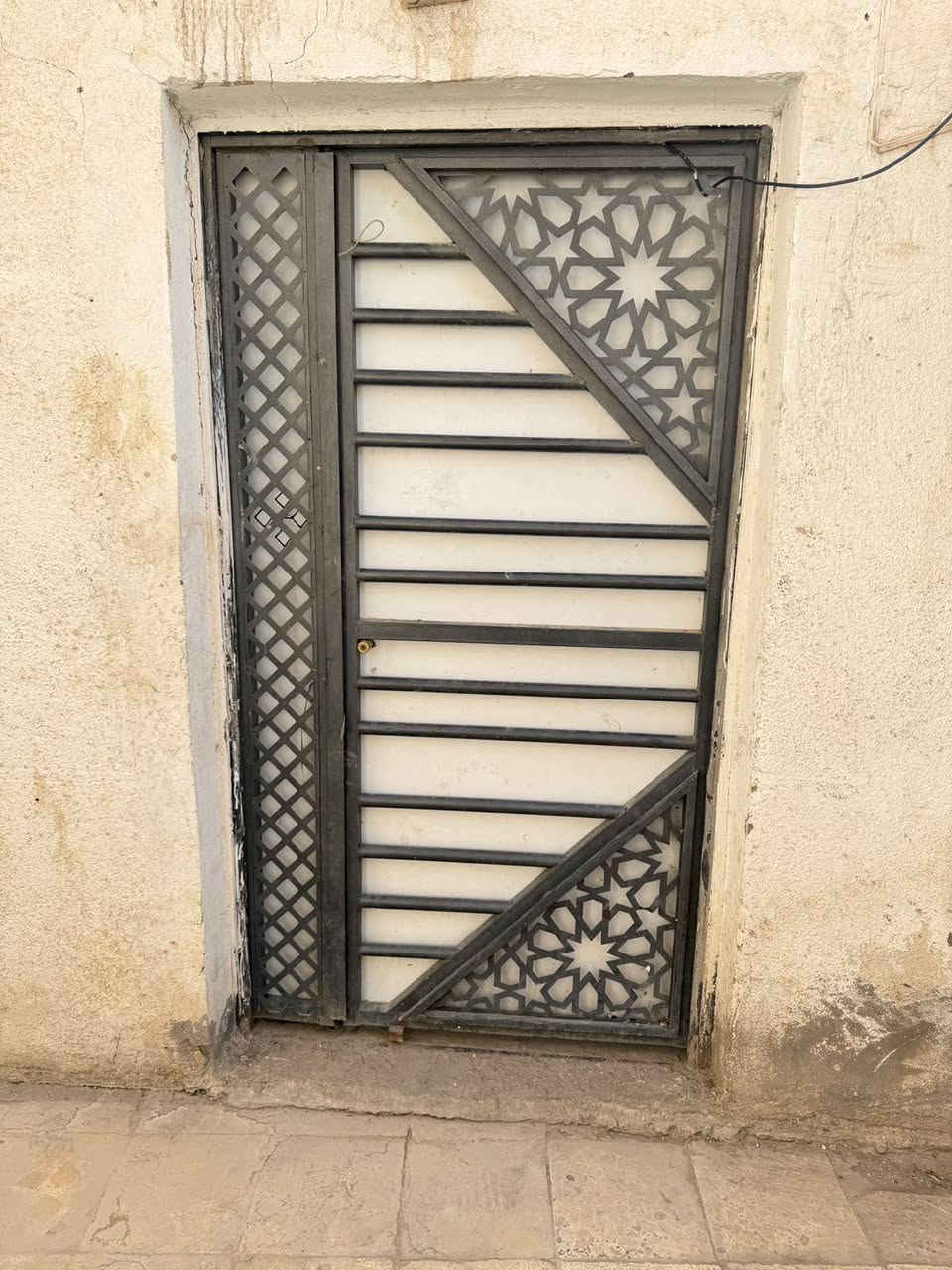 باب خارجي طلاكتين وباب طلاكه وشباك مكانهم حي العسكري قرب المخازن مفتوحات حاليا الاسعار اتصلو على الرقم***********
