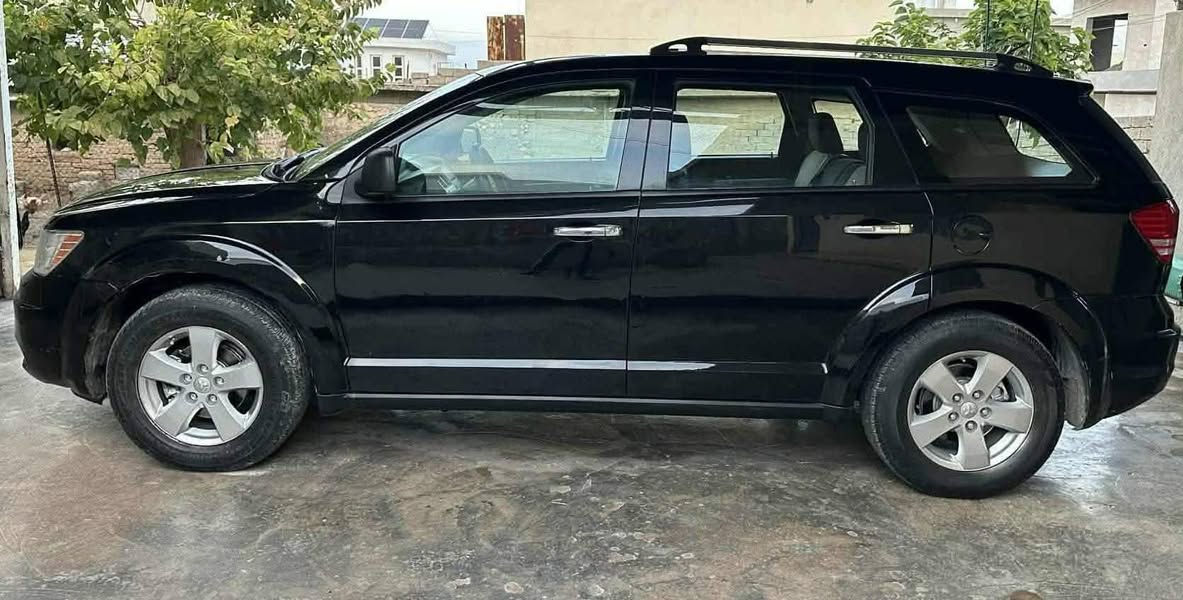 السلام عليكم شعندك  بيع او مراوس 
 دوج جورني موديل 2009
مواصفات SXT 
سيارة كلين بدون حادث تخم تاير حدادية  80%
محرك V6 حجم 3500
 رقم اربيل انكليزي سنوية ألى. نهاية 2030
واتساب ***********

