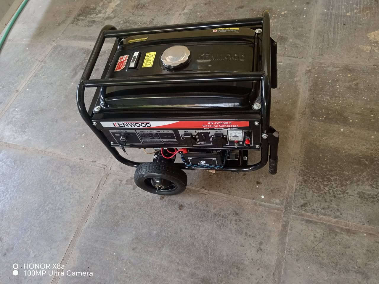 عندي مولده للبيع جديده بعدهي بل كارتون استعمال ساعات سبب البيع اخذت طاقه شمسيه اخذته 400الف سلف عربه بعد دهن الشركه بيه 12امبير نهايته 300الف لاتصال ***********

نص مكتوب في الصور:
- O HONOR X8a
- 100MP Ultra Camera
- HONOR X8a