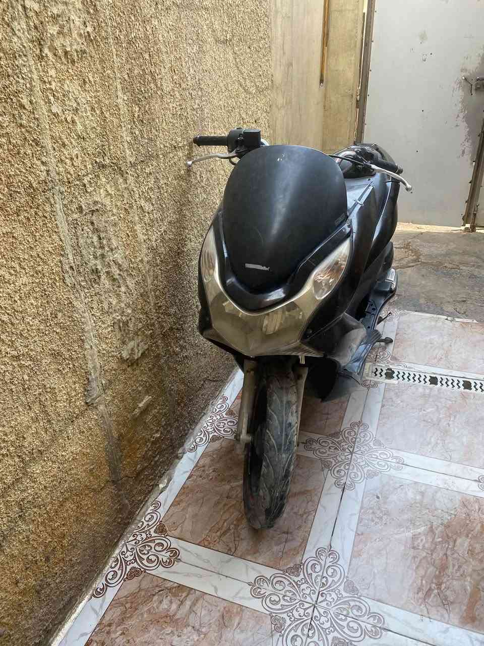دراجة pcx جيل اول مجفتة فقط كهربائيات كلهه شغالة واتساب ***********السعر 900 الف وبيهه مجال مكاني الحبيبية
