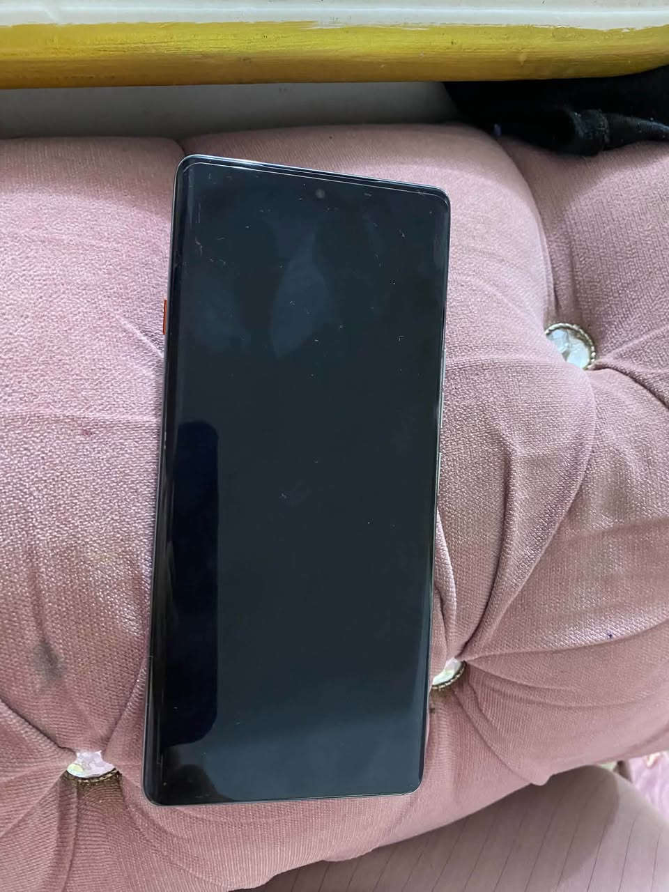 السلام عليكم حبايب تكنو كامون 40 Pro 5G للبيع نضيف فول ماعده الشخط الي بل ضهر  شاحنه ويا بس الكارتون ضايع السعر 310 وبي مجال بسيط مكاني كربلاء حي القادسية ***********
