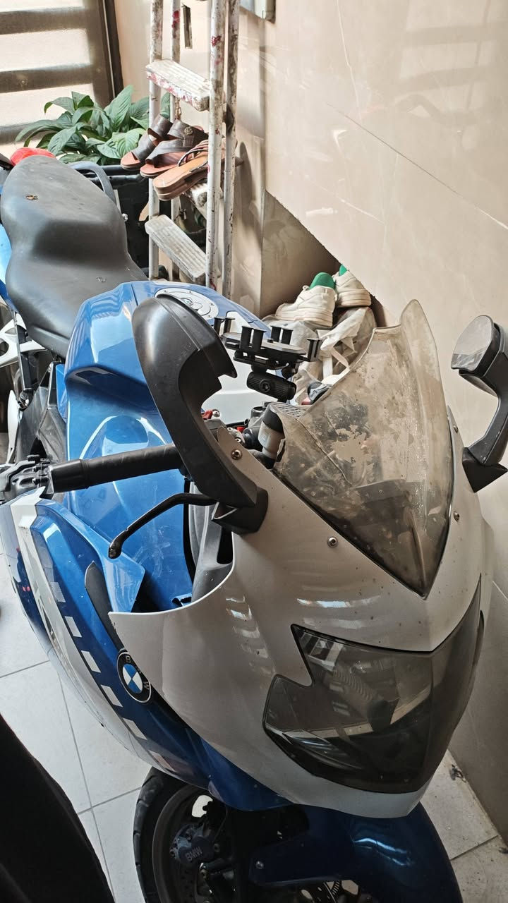 السلام عليكم bmw k1200s للبيع 2008
الدراجه كلشي ما ناقصها غير كلتشات وتبديل باتري 
للبيع ب22ومجالها كلش بسيط او مراوس حسب القناعه 
التواصل ***********
بي واتساب
