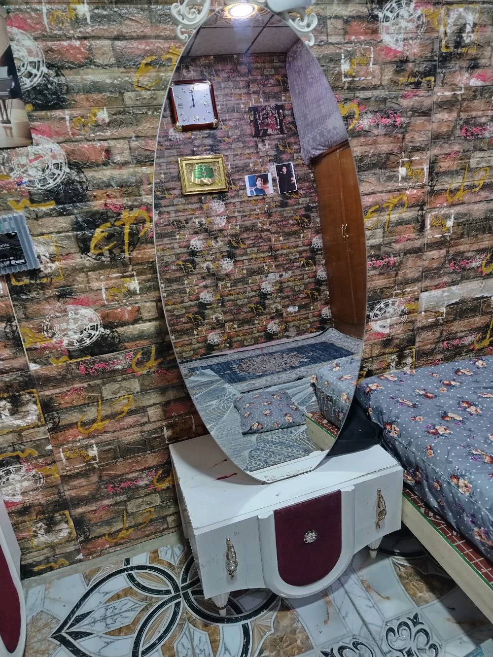 السلام عليكم غرفه تركيه نضيفه ماخذيها قبل 2 سنتين وسعرها 900 وبيها مجال للشراي رقمي ***********