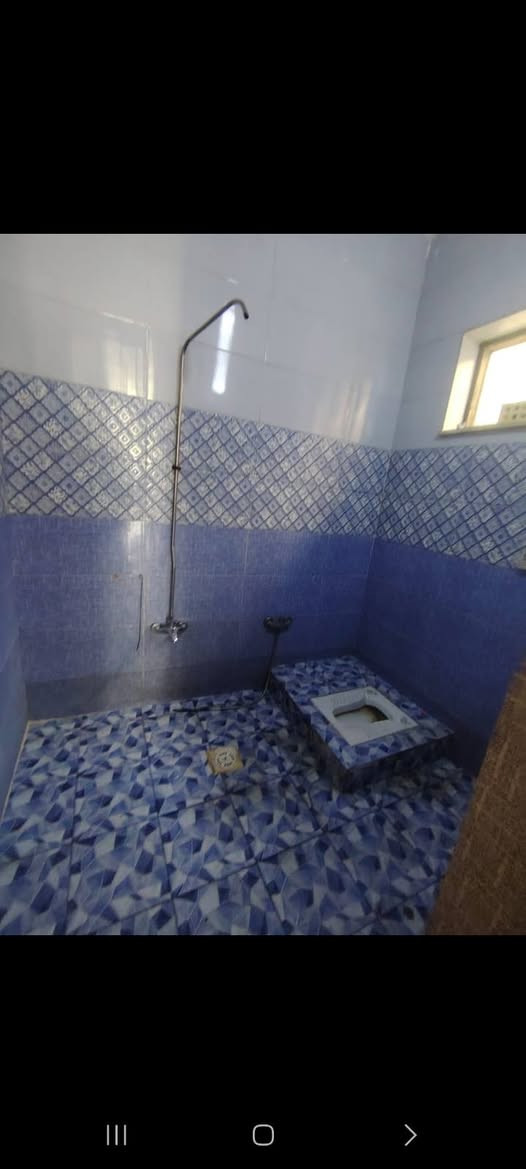 بيت للايجار 
شارع كهرباء قرب سكله ابو سعد ثانيه
مساحته 150 متر
كراج استقبال مطبخ غرفتين نوم 2  صحيات  
( اجاره 350 الف )
***********
ابو علي الركابي
