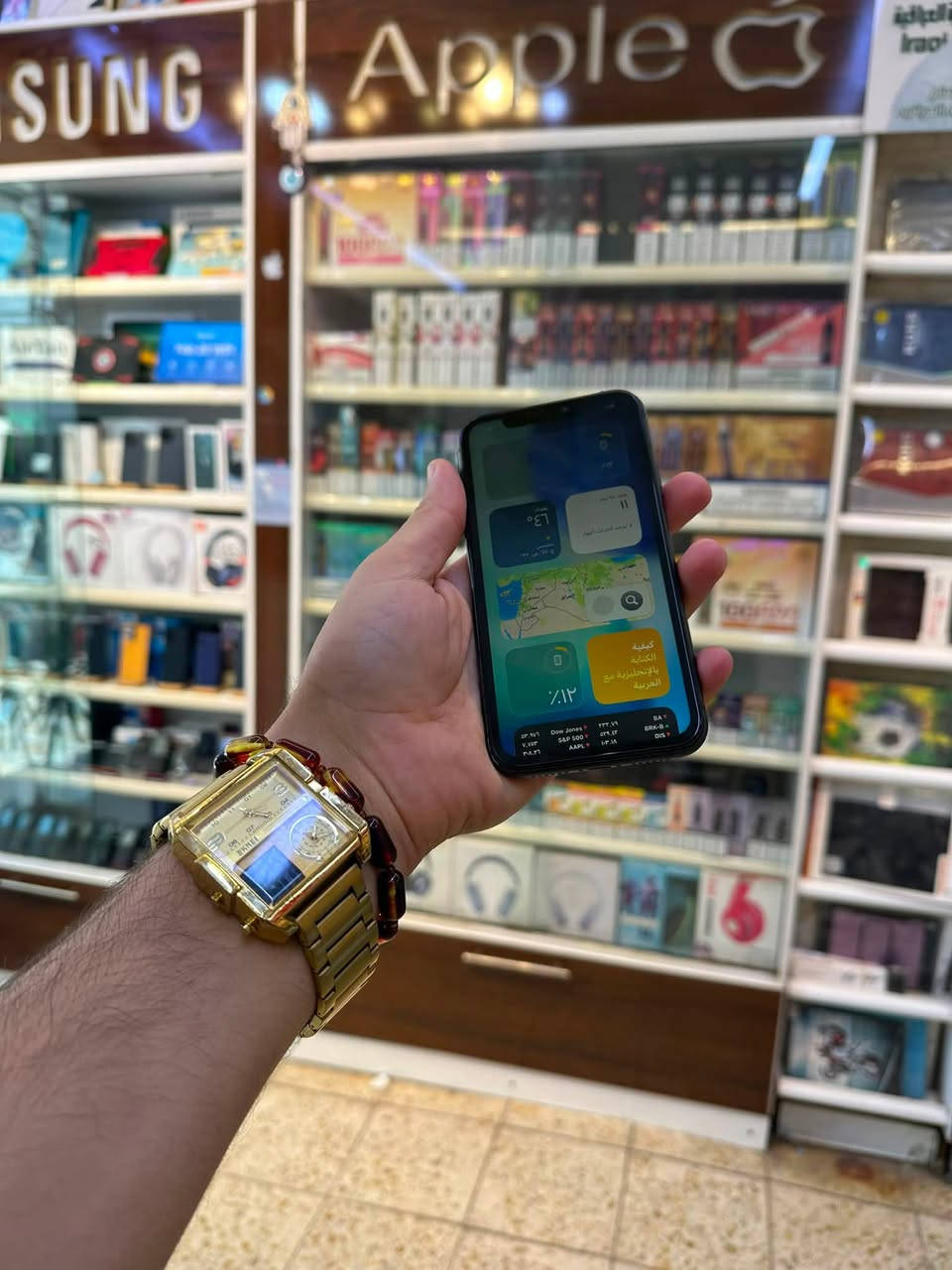 عرض خاص
من شركه العالميه للاتصالات 
ايفون 11 
ذاكره 128
لون اسود
بطاريه 86
السعر 215 الف
*********** واتساب حجي ناصر
