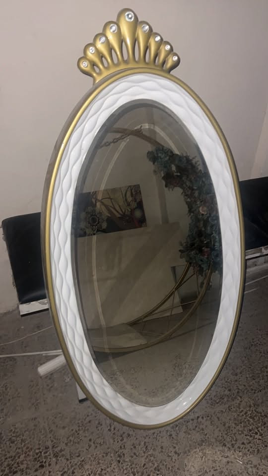 مرايه ديكور عدد ثنين مستعمل فتره بسيطه
الشراء من دان العراق 
القطعه اخذتها بـ 450 الف 
هسه مستعجل عل بيعه القطعه ب 300 
متوفر قطعتين
العنوان بغداد الشعب 
للتواصل ***********

