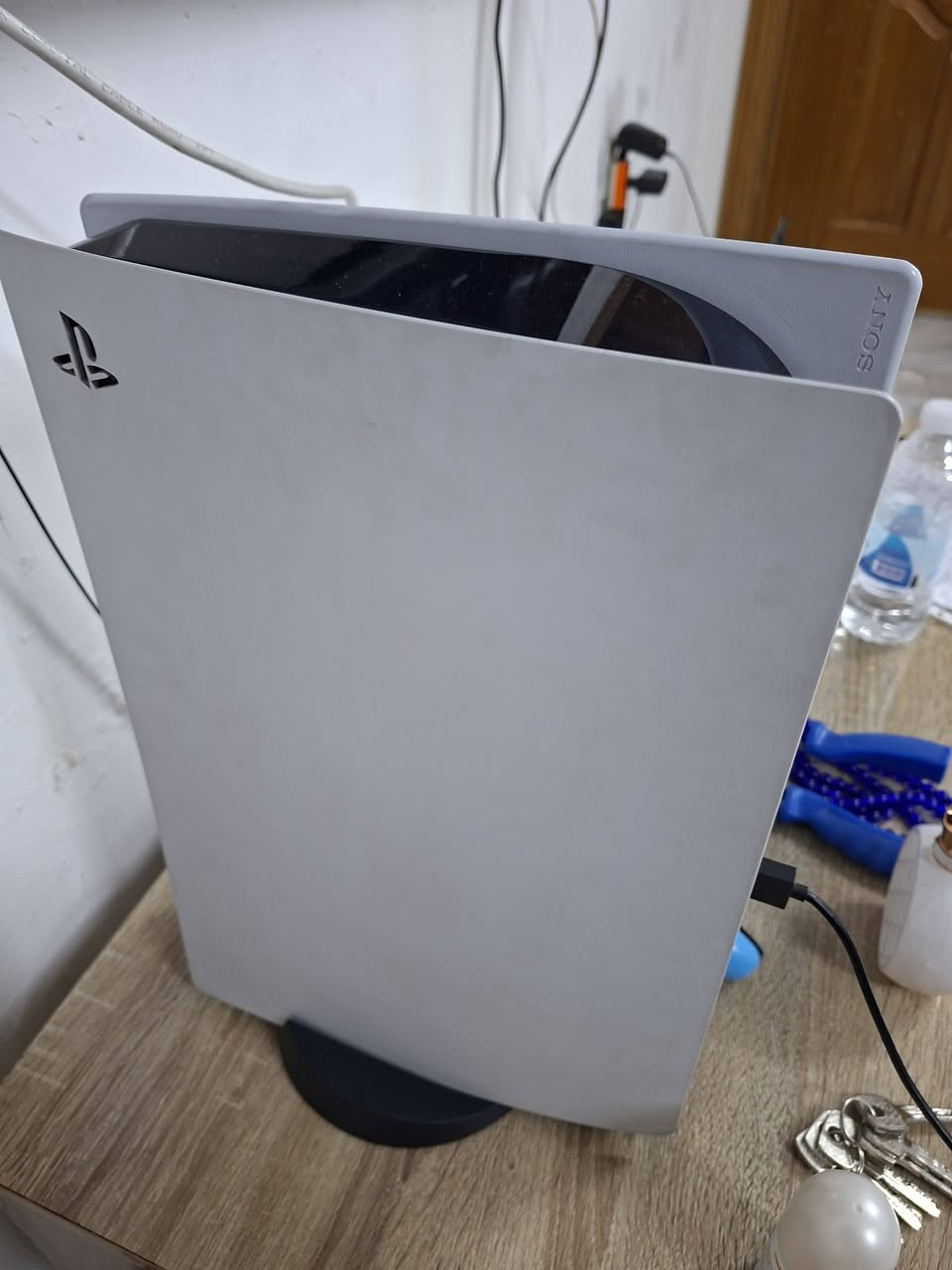 🎮 PS5 Disc للبيع 🔥
نظيف وشغال 100% مستخدم سنة تقريبا مابي اي عطل ولا مصلح ولا اي مشكلة صارتله 
▫️ Model: CFI-1216A
▫️ نسخة Disc — قارئ أقراص أصلي 💿
▫️ SSD: 825GB
▫️ RAM: 16GB
▫️ يدعم 4K + HDR + 120Hz
▫️ الجهاز شغال تمام وما بيه مشاكل ✅
▫️ وياه يد أصلية + HDMI + سلك كهرباء + القاعدة 
💰 السعر: 550 الف
📍 المكان: بغداد 
موجود ايضا
UPS Power Max ECO بحالة جيدة وشغال.
▫️ الماركة: Power Max
▫️ متروك يحتاجله بطارياات فقط
▫️ مناسب للكمبيوتر، الراوتر والأجهزة الإلكترونية حسب الحمل
💰 السعر: 100 الف
تواصل واتساب فقط 
***********
