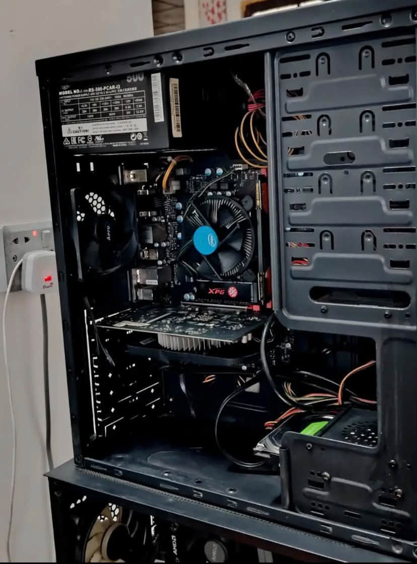 تجميعه pc للبيع
CPU I5 7400 4 CORE 4 THERADS
COOLER CPU INTEL STOCK
M. B MSI B250M GAMING PRO
RAM 8GB DDR4 TEAMGROUP
GPU GTX 1050TI 4GB ASUS
POWER 500W COOLER MASTER
CASE BLACK AERO COOL
M. 2 NVME 128 GB XPG
HDD 1 TB SEAGATE
السعر: 325 ألف (بي مجال للمكاسرة)
الجهاز نظيف ويتشغل القطع أصلية ومضمونة 
للتواصل:***********
