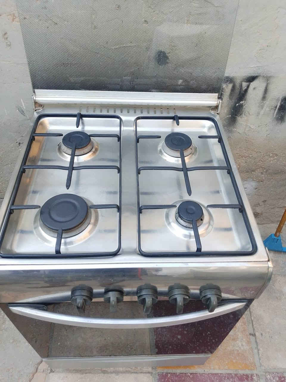 طباخ مصري اربع مشاعل كلش نظيف كله شغال علفحص مكانه نجف حي الرحمه رقم الموبايل ***********
