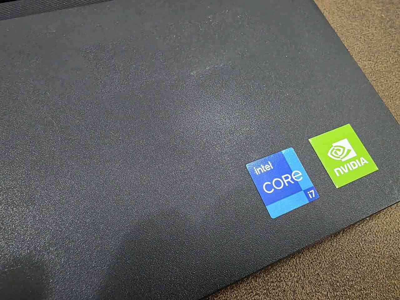 للبيع لابتوب Dell Vostro 3500 بحالة ممتازة
الموديل: Dell Vostro 15 3500
المعالج (CPU): Intel Core i7-1165G7 (الجيل الحادي عشر - 11th Gen)
الذاكرة العشوائية (RAM): 8GB DDR4
التخزين (SSD): 256GB SSD (سريع جداً في الإقلاع والفتح)
الشاشة: 15.6 بوصة Full HD WVA
نظام التشغيل: Windows 11 Pro
المنافذ والمميزات:
مع كامل الملحقات باكيته + الشاحن الاصلي
منفذ HDMI
قارئ كروت الذاكرة SD Card Reader
كاميرا ويب HD Webcam
كيبورد مقاوم للانسكاب (Spill-Resistant Keyboard)
ملاحظة: الجهاز نظيف جداً ومستعمل استعمال شخصي.
السعر 500 الف 
للتواصل *********** واتساب
العنوان : البصرة
