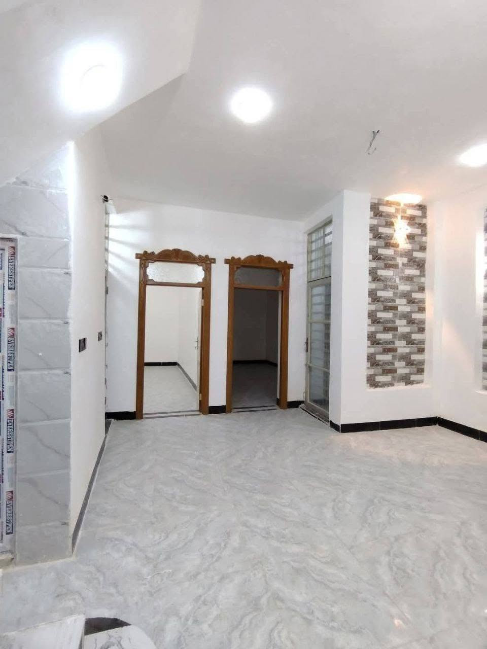 بيت للبيع زراعي مساحه 110طابوق سقف كونكريت حديث غرفتين نوم واستقبال وصاله ومطبخ وصحيات خارجيه وداخليه ومناور مدارس قرب بيت مولد واسواق قرب بيت سعر 42مع مجال تواصل خاص اواتصال ***********
