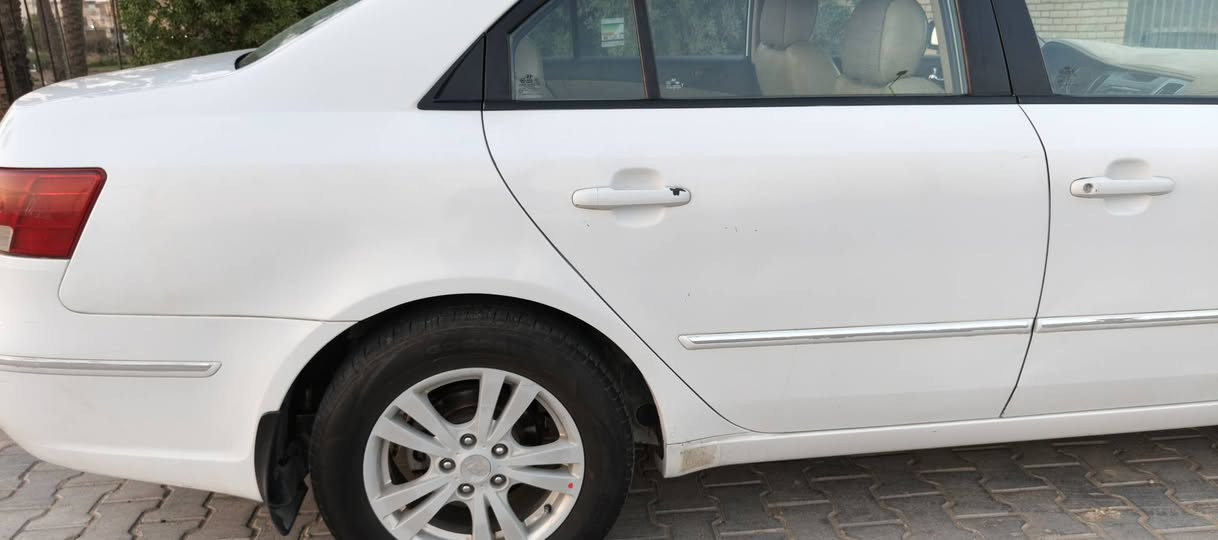 السلام عليكم سوناتا موديل 2011 خليجي رقم أربيل مكينه 2000 أربع حساسات سيارة فول مواصفات وبسمي مكاني بالكوت 
 جبتها مكفولة كفاله عامه بس عندي انطخت قليل أقل من ربع الباب وأقل من ربع الجاملغ الخلفي صبغ عندي انطخت وصبغتها بدون دواخل برغي ما مفتوح منها ولا قطعة مبدله بيها بعدها شركة والمكينة بيها تنقيص قليل بس طريق خارجي بالداخل ما اتنقص تبريد تخم تاير صدر أمامي خلفي كله جاهز
 السعر ١١٥ وبيها مجال.. وأريد تحويل .رقم الهاتف ***********
