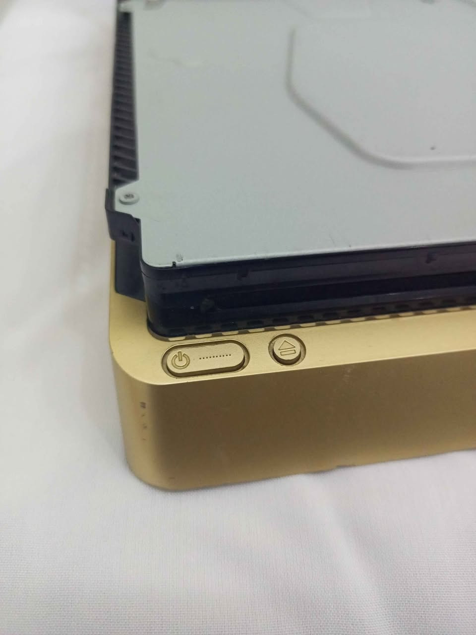 Ps4 1 Terabyte
زۆر پاک و نەکراوەیە لەوێنەکاندا بەڕونی دیارە
هاردی ١ تێرا
زۆر پاک و مەزبوتە
ڤێرژنی ١٣.٥
یاری gta بەشریت. 
بە ئەکاونت تیایە Fc26
285 هەزار و مامەڵەیەکی کەم
ئەگەر موشتەریت نامە بنێرە
*********** حلبجة, السليمانية
