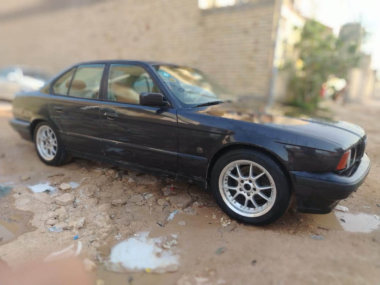 سلام عليكم بي ام ٥٢٥ مكينه ٦ سلندر مفتوح كير حداديه تخم تاير تبريد فتحه ويل رياضي سياره متعوب عليه رقم نكليزي سنويه هزه جديده سياره جاهزه لأخير سعر ٤٦ وبيه مجال مكاني نجف ‭***********‬ رقم صاحب سياره
