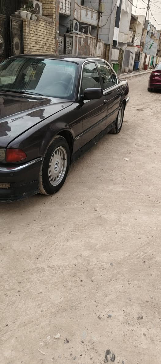 اسلام عليكم BMW (خفاش) (740 ,8سلندر)
سياره لون بنفسجي غير محدد 
السياره كير و مكينه حاويه
صدر امامي و خلفي جدد
تخم تاير جديد
المواصفات 
.صندوق شفط
.مرايات كهرباء
.فتحه سقف
.سستم صوت كامل
.كشنات كهرباء
.مثبت سرعه
.جام 4اوتو 
.حساس امامي
.حساس خلفي
.ستر لك
.تلفون
السعر : 65ورقه و بيهه مجال
المكان بغداد الدوره 
للستفسار اتصل على الرقم و بي واتساب :***********
