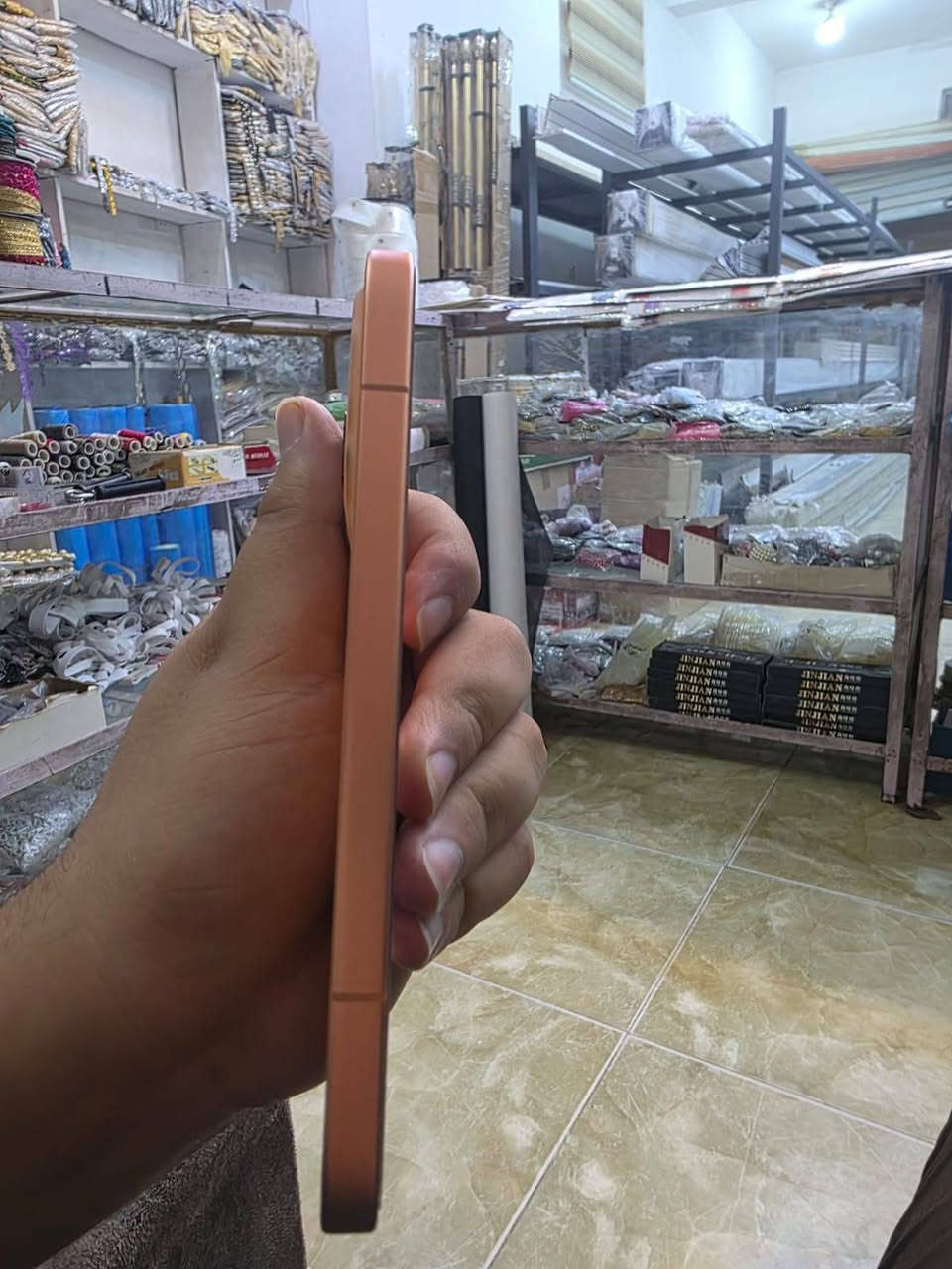 هونر 600 برو بعده طك باكيته ما صارله شهر من اخذته ملحقاته كاملة السعر 920 وبي مجال 
العنوان : الرمادي الجمعية 
الرقم للاستفسار : ***********
