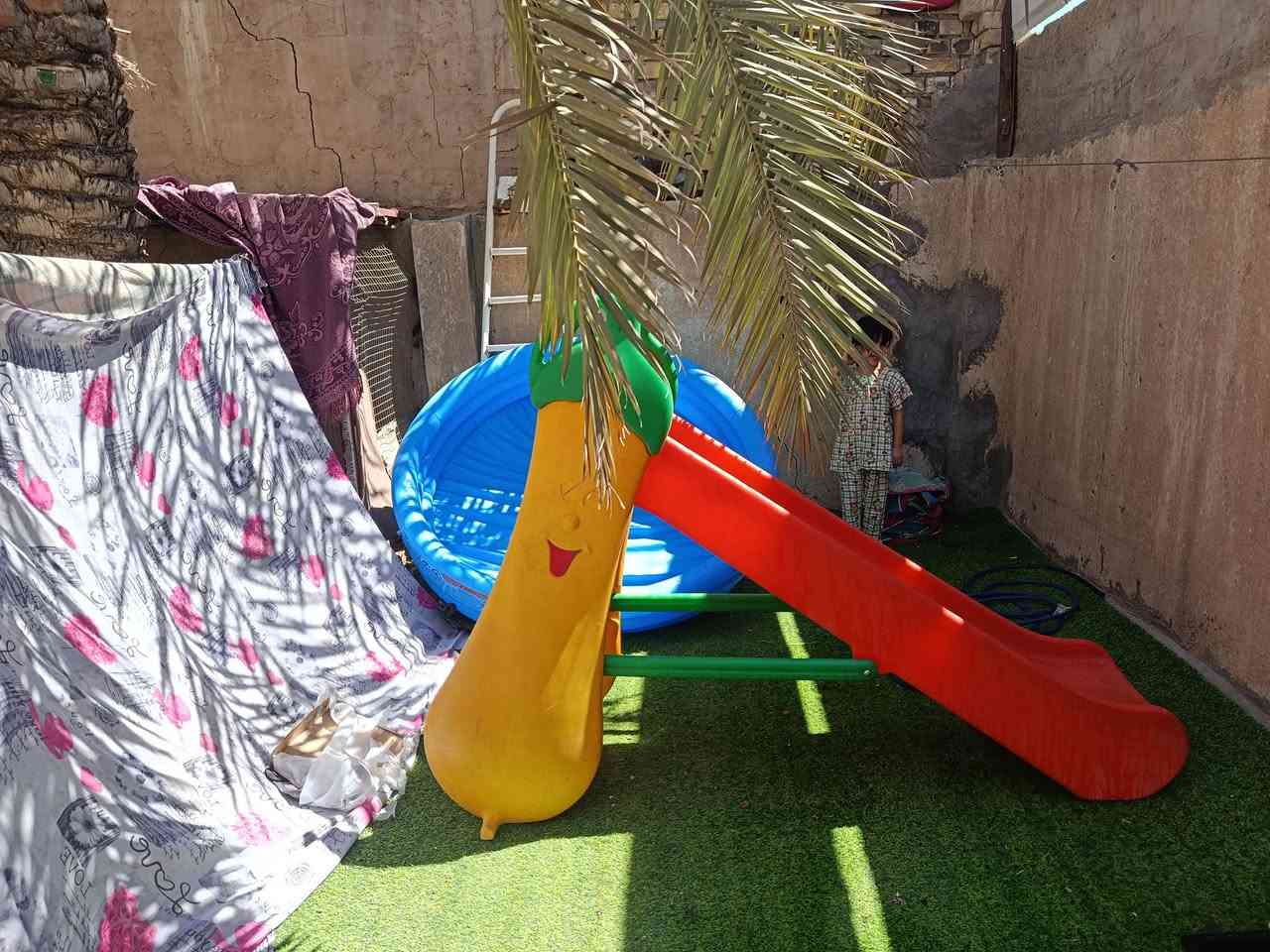 السلام عليكم 
مزليگة حجم كبير جيلاتين تتحمل وزن 85 اخت الجديدة نضافة 100٪ للاستفسار الاتصال على الرقم ***********
