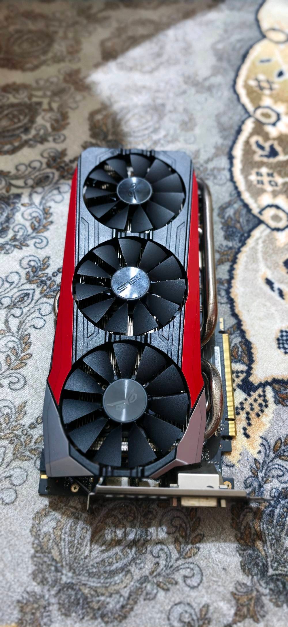 السلام عليكم 
عندي كرت شاشة للبيع مستعمل ASUS ROG Strix GeForce GTX 980 Ti 
السعر مع التوصيل 125 الف الرقم للتواصل *********** سبب البيع طوريت لكرت rtx 3060