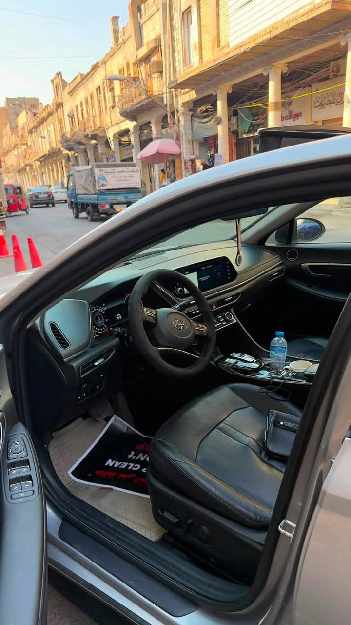 سلام عليكم شبابنة الطيبة
سوناتا 2021  رقم اربيل باسمي 

فول الفول.
تتحكم ريمونت 

محرك 1600 تيربو 
بانوراما 
تحكمات ستيرن 
شاشة جبيرة 
لايت زنون 
تايرات جديدة 

ماشية 90 الف ميل 

وحادثهة سرقة 

سعره 165 $ وبيهة مجال للطيبين 

مكان السيارة :بغداد / جميلة 

والي تعجبه السيارة اني بخدمتك متعجبك تجي تاخذهة وتروح. 

للاستفسار ***********
