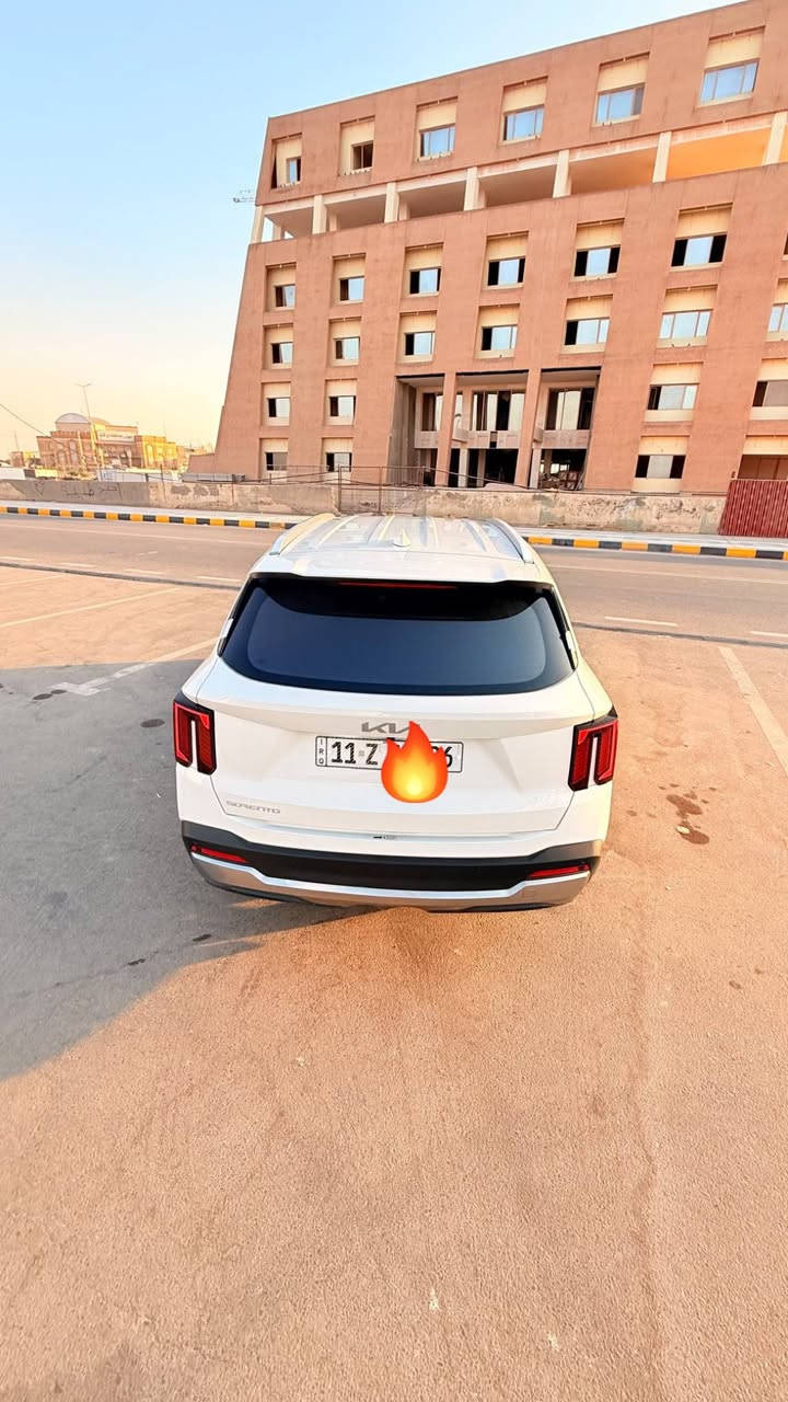 🤩 كيا سورنتو 2026 محرك 6 سلندر V6 🤩
قوة، فخامة، وتكنولوجيا بمستوى مختلف تماماً! 🔥

⚙️ المحرك والأداء:
🔹 محرك V6 سعة 3.5 لتر
🔹 قوة 268 حصان 💪
🔹 عزم 331 نيوتن متر
🔹 ناقل حركة أوتوماتيك 8 سرعات
🔹 أداء قوي وتسارع ممتاز على الطرق السريعة

✨ التجهيزات الخارجية:
🔹 تصميم جديد كلياً وعصري جداً
🔹 مصابيح LED أمامية وخلفية كاملة
🔹 ويل كب رياضي قياس 20 🛞
🔹 مرايا كهربائية مع طي

🛋️ المواصفات الداخلية والفخامة:
🔹 3 صفوف مقاعد (7 ركاب) 👨‍👩‍👧‍👦
🔹 مقاعد مخمل مريحة
🔹 شاشة وسطية كبيرة تدعم Apple CarPlay و Android Auto 📱
🔹 شاشة عدادات ديجيتال
🔹 تشغيل بصمة + دخول ذكي

🛡️ أنظمة الأمان:
🔹 حساسات محيطية

🔹 داتا شو 
🔹 مثبت سرعة ذكي

💎 سيارة تجمع بين القوة، الراحة، والفخامة — خيار مثالي للعائلة والرحلات والسفر الطويل.

عنوان الناصريه الشموخ 
***********
