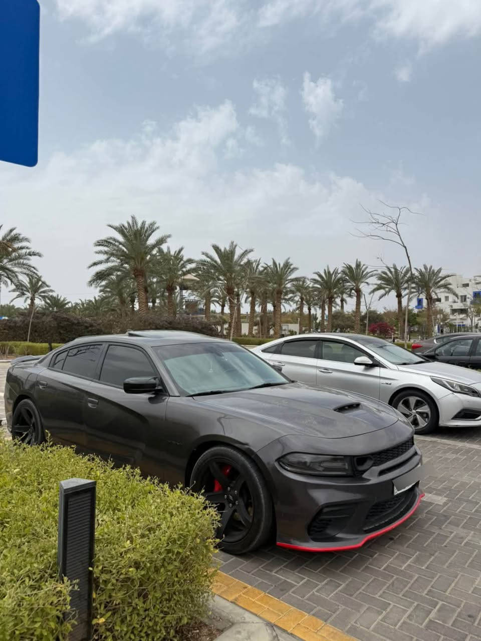 سلام عليكم
دوج جارجر للبيع   2020 rt  

حجم المحرك : v8 5.7L

ماشيه : 54 الف

#المواصفات : سوبر تراك باك

1: فتحة

2: لدات متغير 

3: كشنات حضن + كشن السايق كهرباء

4: كشنات جلد

5: حساس خلفي

6: كامره خلفيه

7:شفتات ستيرن

8: تشغيل عن بعد

9:شاشه كبيرة

10: تبريد قطعتين

السياره ضررها جاملغ خلفي فقط بدون ايرباك 

رقم سليمانية بأسمي 

تخم تاير جديد ويل جديد حجم 20

مكان السيارة : اربيل

للأستفسار: 
***********

نص مكتوب في الصور:
- عمان 6:05 م