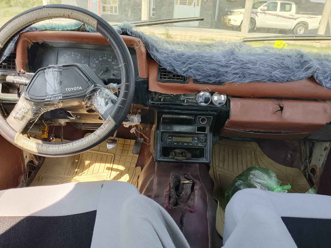 السلام عليكم بيكم تيوتا للبيع موديل، ٨٨رقم نكليزي ***********
