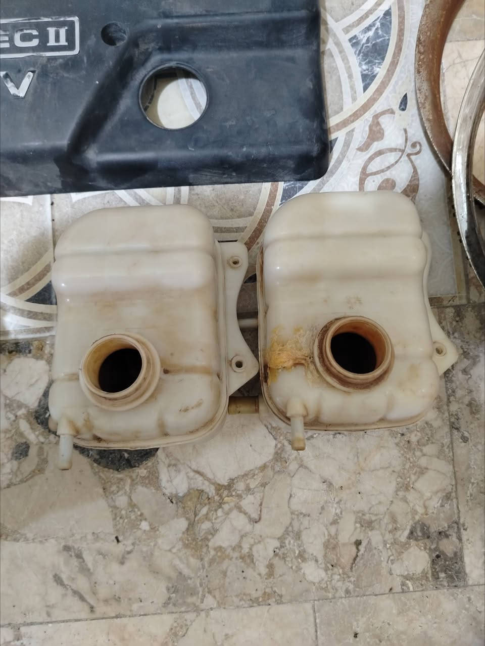 غراض سياره اوبترا للبيع نضيف
***********
