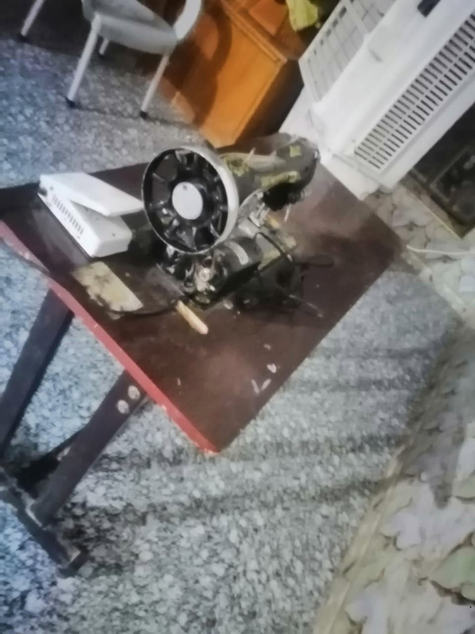 مكينة خياطة للبيع سعر 60 وبيها مجال للاستفسار ***********
