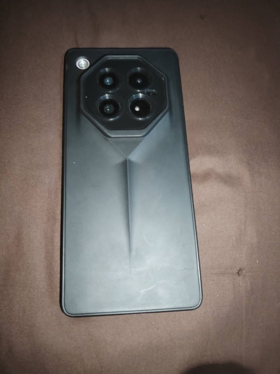 Infinix ZERO 40لبيع 120 فريم في ببجي جهاز نظيف بطاريته فول مثل ما تشوفوني بس هذا الفطر اللي بالشاشه والشاشه اذا تعلك رجعها الشاشه شغاله ما بيها شي  ذاكرته 512 راما 8 + 8 16 مستعجل على بيعته مكان الحله شارع 40 سعر 120 فقط مثل ما قلت مستعجل على بيعتي للتواصل ***********
