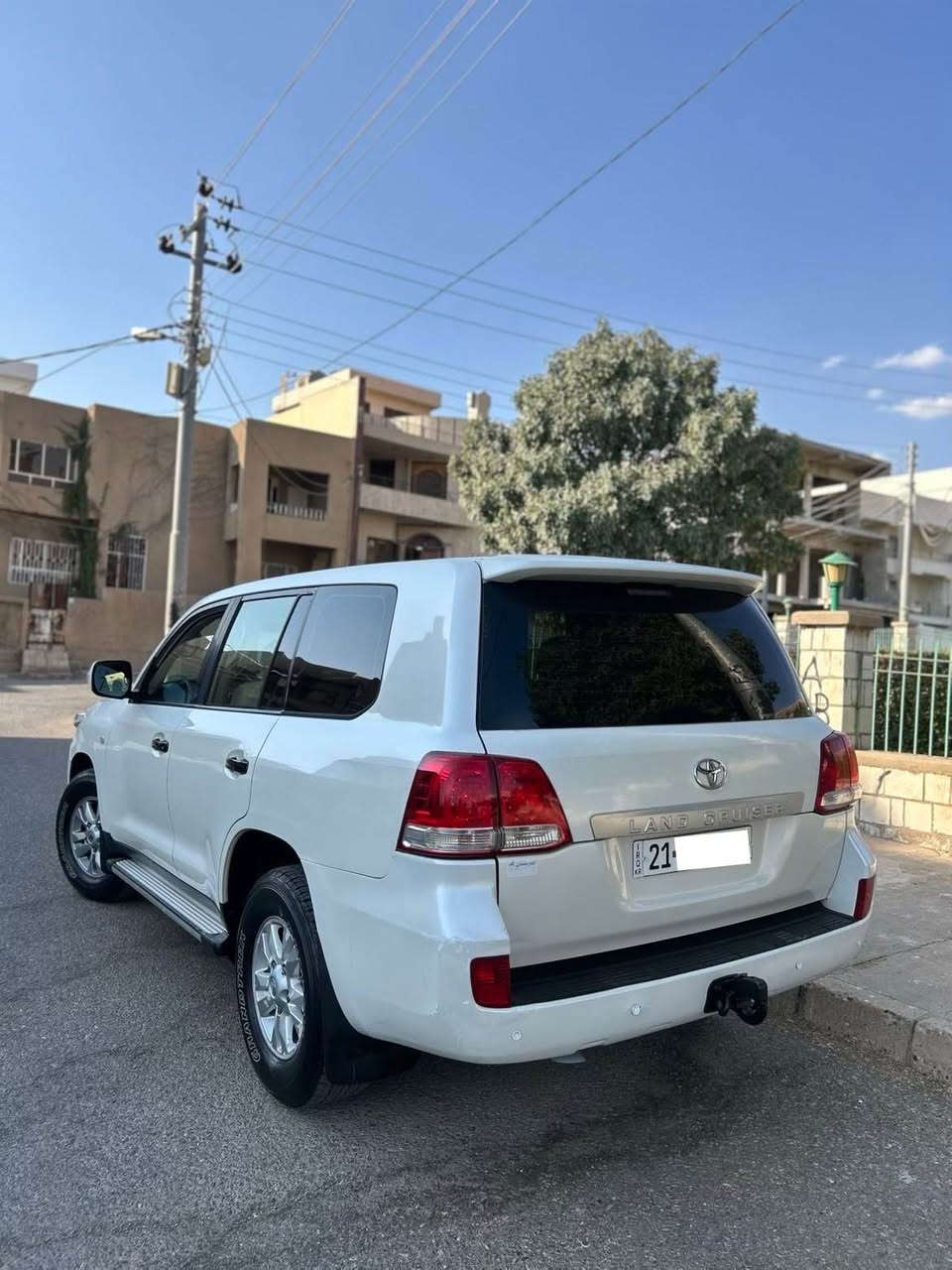 Toyota Land Cruiser 2009 G9 245$ 
وەنەوشەی ٢٠٠٩ ی مواسەفات G سپی سەدەفی 
بەسمە و گێڕ ئۆتۆماتیک و هۆک و سەلاجەیە حاسەیە تەبرید مەرکەزی 
نرخ: ٢٤٥$ معامەلەیەکی کەم تەنها فرۆشتن گۆڕینەوە ناکەم 
٤ تایەی لۆکی لەژێرە 
ڕەسمی سۆنەری دانراوە 
گێڕ و مەکینەی بێ عەیبە 
سەنەوی و ژینگەی تازەیە تا ٢٠٣١ بەناوی خۆمانەوەیە 
سلێمانی - ناوشار
ژمارەی خاوەنی *********** السليمانية, العراق

