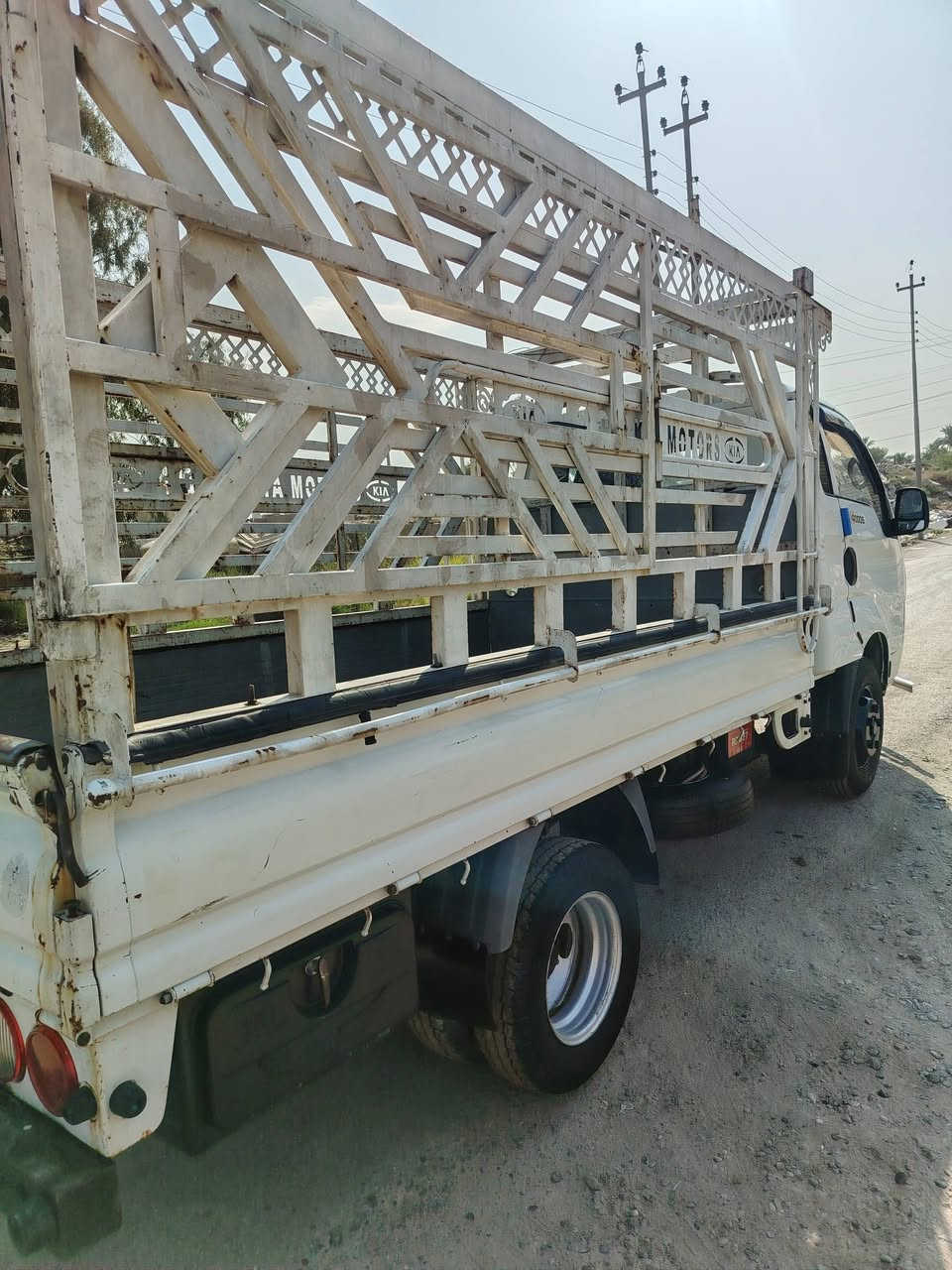 السلام عليكم كيا فحل2014 مكينة4000 مفتوح مكفولة من ضرربة وصبغ وتبديل شاصي مكفول رقم شاصي واضح تحويرة تيرات الخلفية ١٤ستد٢٧  تانكي كاز ١٢٠لتر محجر تسكام عالي
تبريد غاز نقص  المكينة بيها خيط بخار
مكان بغداد 
السعر ١٢٠ وبيها مجال بسيط
الرقم***********
