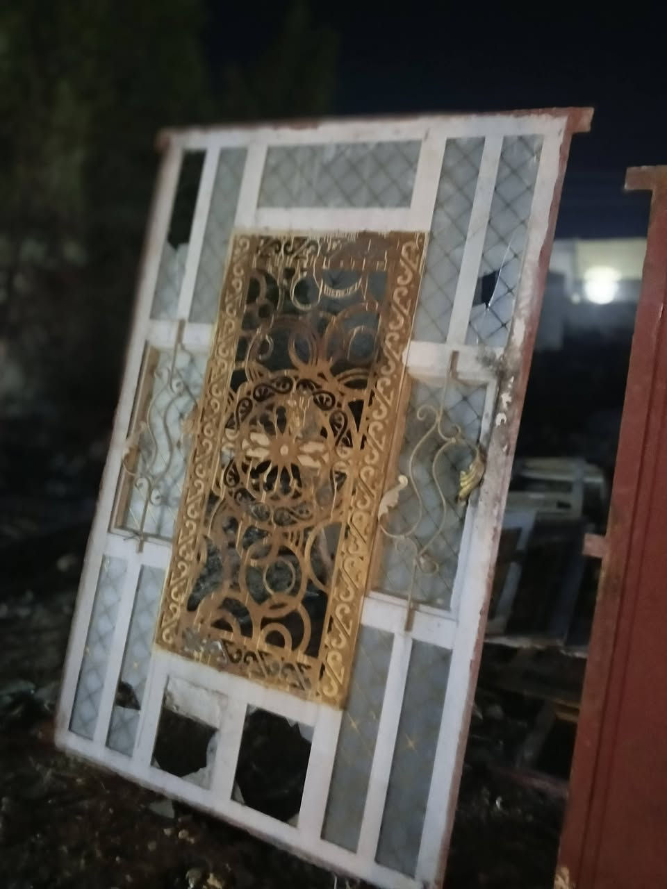السلام عليكم شيلمان للبيع 3متر و3ونص و4متر وشبابيك ومحجر ***********//***********
