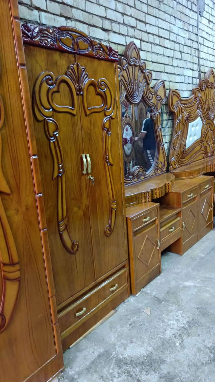 سلام عليكم غرفه مستعمل للبيع غرفه كلش جديده كنتور خمس أبواب معى زاويه سبب البيع ماصارت بل غرفه مال بيت حته بعده ما مشدوده كلش نضيفه مكاني بغداد وهاذ رقمي *********** عنواني. بغداد سعره 650 وبيه مجال
