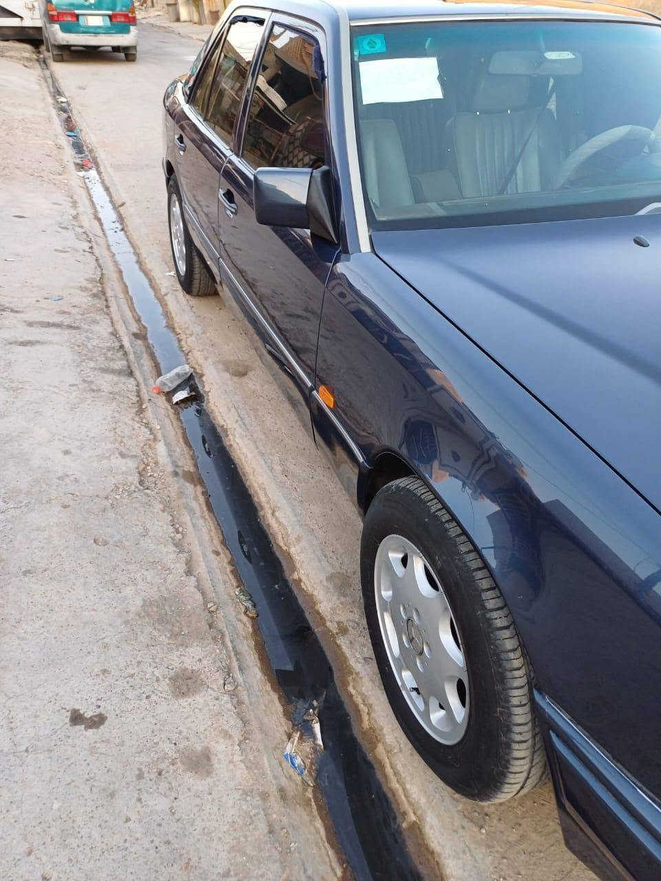 السلام عليكم
سيارة مارسدس دب 
موديل 91
مكينة 300 بلاد عنكبوت اصل
سيارة جديدة مال جناي رقم دولي انكليزي بأسمي مداور بكل العراق
حدادية خلفي امامي جديد
صبغ جماليه فقط لا سمكرة ولا معجون ولا خياس قواعد بلاد خلفي امامي باتري جديد تخم تاير جديد نصبة تخبل داخل جلد رصاصي كهربائياتها كلها بلاد لا جطل ولا تلزيك لايت زنون بلوجكتر زنون منظومة بانزين جديده السعر 85 ورقة وبيها مجال قليل رقم الهاتف
***********
