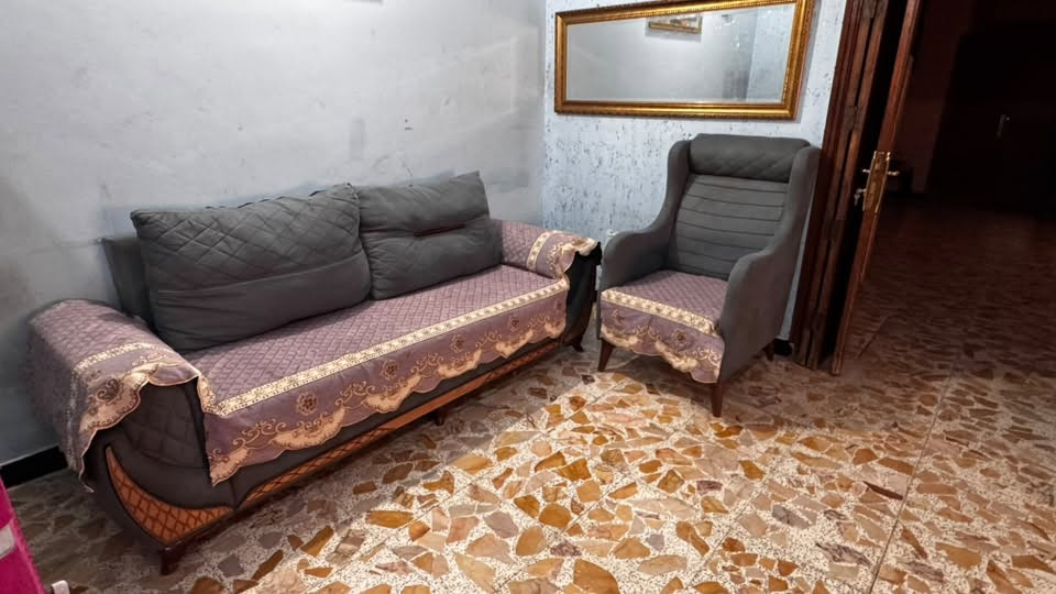 طخم رصاصي شغل عراقي درجة اولى نظيف جداً السعر 525 الف عنوان بغداد مقابل مرور الطوبجي ***********
