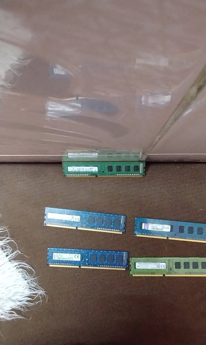 السلام عليكم للبيع كارت شاشه RX580 8  كيكه كارتونه موجوده هارد واحد تيره ثاني واحد تيره HHD رامات ddr4 8 كيكه رامات ddr3 عندي 16 كيه 4 +4 كيكه 2+2+2 كيكه بورسبلايل 550 واط مكاني بغداد الزعفرانيه رقمي *********** عندي بورد معالج رايزن شاشه ٦٠ فريم دقته 1080 سعر قيم سعر شتريه
