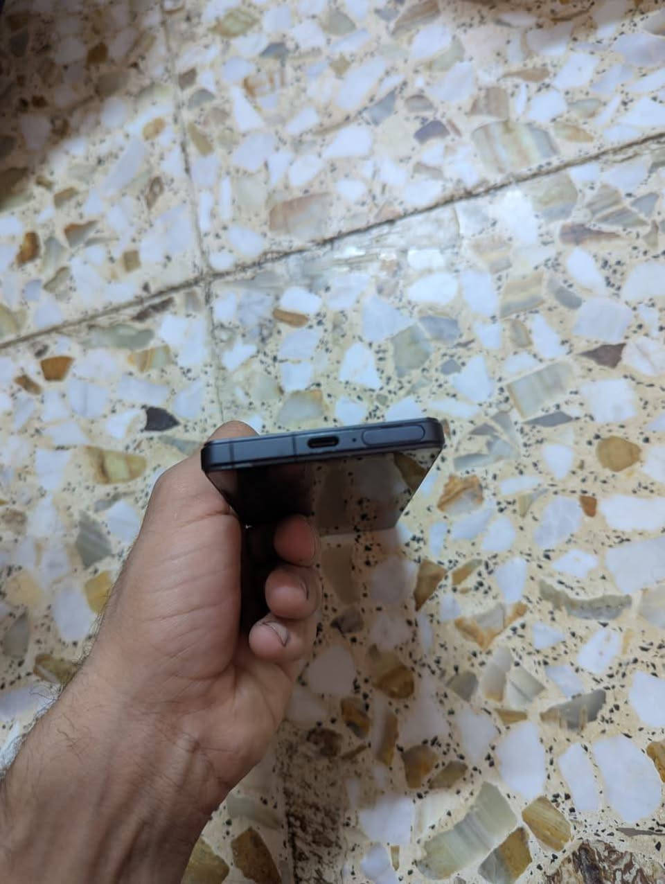 سلام عليكم جهاز sony 5 mark 5
نسخة ياباني دوكومو ( عربي اصل)

 شريحتين شريحة eism وشريحة عادية

 معالج سنابدراجون 8 جين 2 

كامرات 2 بدقه 48 ميغا بكسل تصور 4k. 120 فريم مع برامج تصوير احترافيه

الصوت دل سبيكر ومدعومات ب5 ميزات وحده منهن الذكاء الاصطناعي 

ذاكرة 128 عشوائية 8

 شاشه OLED شاشه 120 هرتز وتنرفع خلال اللعب لل 240 فريم

بطارية 5000

ومتروس ترس مواصفات

 الجهاز جديد كفاله عامه

مراوس بهوووونر ماجك 5 برو مكاني بغداد

رقمي ***********
