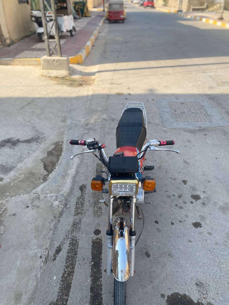 السلام عليكم شباب
دراجة نامه شلامجه 2019 مكفوله اوراق 

سعر 650 بيها مجال للشراي 

العنوان سوك الشيوخ 

تواصل خاص لو على الرقم ***********
