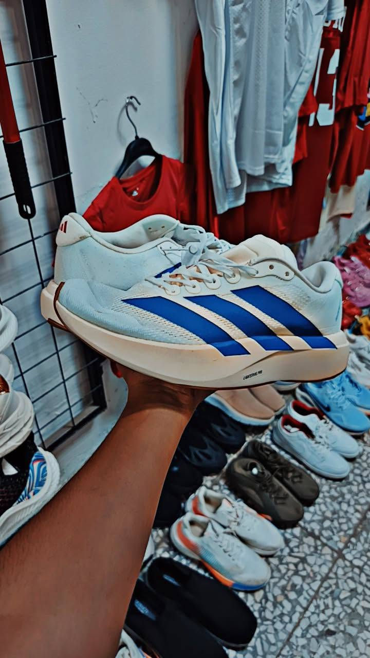 سلام عليكم احذيه باله اوربيه اصليه
يوجد لدينا احذيه👟 و ملابس👕👖 كبار👨 و صغار 👦

عنوانه بغداد منطقه الغدير قرب جامع خديجه 

للحجز او الاستفسار على رقم الهاتف :-***********

يوجد لدينا خدمه توصيل 🚗لكافه انحاء العراق
