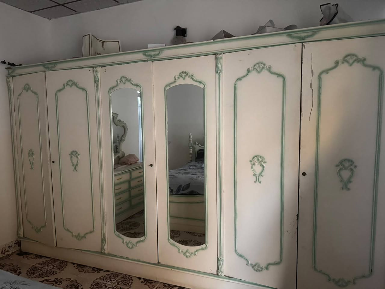 السلام عليكم  طخم للبيع  ،250 ألف  بيع مستعجل ***********

