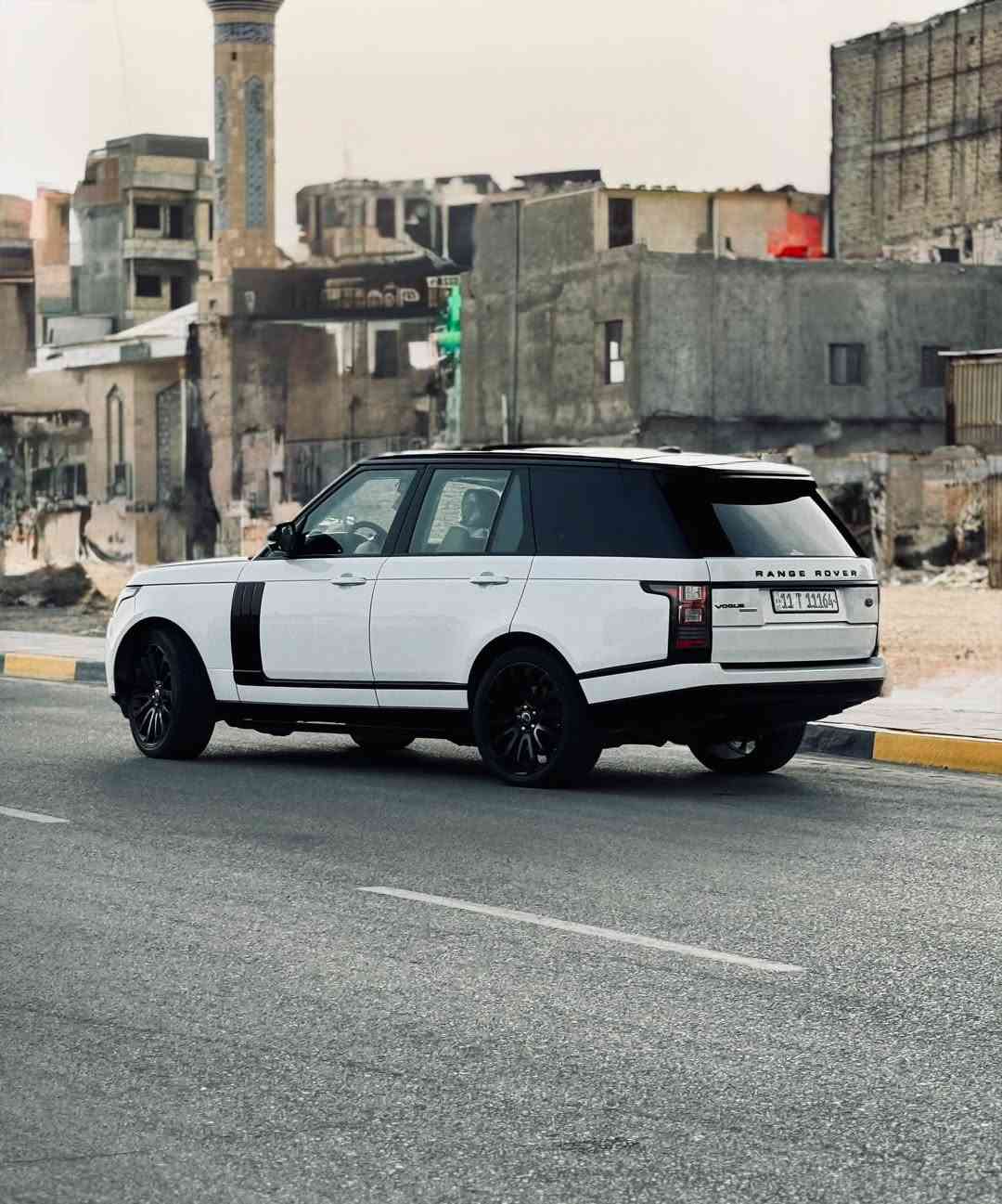 للبيع او المراوس حسب القناعه
رانج روفر فوك فول فول مواصفات (( اوتو بيكرفك )) 2015 وكاله سردار خليجية 
محرك V8 المرغوب بدون سوبر
ماشيه : 75 الف ميل 
فول مواصفات اوتو بيكرفك
دوسات كهرباء
جكات 3 وضعيات
رادار جانبي بل مرايات
بانوراما كنتاره قماره شامواه
الكيجات الكتورنيه
كامرات 360 درجه عدد 5
بصمات ابواب وتشغيل
جميع الابواب شفط
كشنات كهرباء
نضام صوت ميرديان (خرافي) 29 سماعه 
ثلاجه
استيرن كهرباء + تدفأه
نقطه عمياء رادار حساسات امامي خلفي جانبي
صندوك كهراء ابواب
ترحيب اناره+ مرايات شفط + خزن
5 وضعيات قياده لضروف الطرق
المواصفات كثيرة جداً ميحتاج اكتب الباقيات معروفه مواصفات الرانج الاوتو بيكرفك 
السعر 298 بيع او مراوس 
العنوان : بصرة 
التصال : ***********
