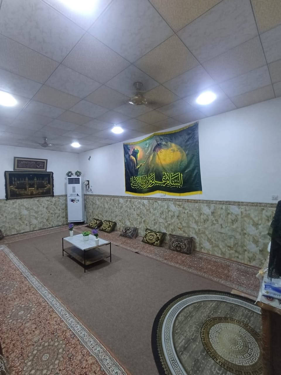 🏡 دار حديثة للبيع – أبي الخصيب / السبيليات
📐 المساحة: 350 متر
🏠 الطابق الأول يحتوي على: • 4 غرف منام
• صالتين
• مطبخ
• ديوانية
• صحيات
• كراج
• حديقة
🏠 الطابق الثاني يحتوي على: • غرف
• صالة
• حمام
• مخزن
🌊 مميزات العقار: • يطل على نهر جاري
• طابو ملك صرف زراعي عراقي
• شارع مُبلّط
• جميع الخدمات متوفرة
• موقع مميز وهادئ
📍 العنوان: البصرة – أبي الخصيب – السبيليات، قريب على الشارع العام الداخلي السايدين.
💰 السعر مناسب
📞 للاستفسار: *********** البصرة, العراق
